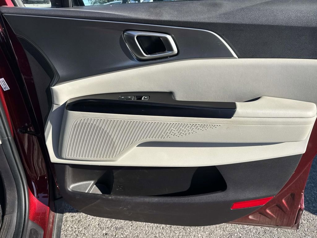 Certified 2024 Kia Carnival LX image 19
