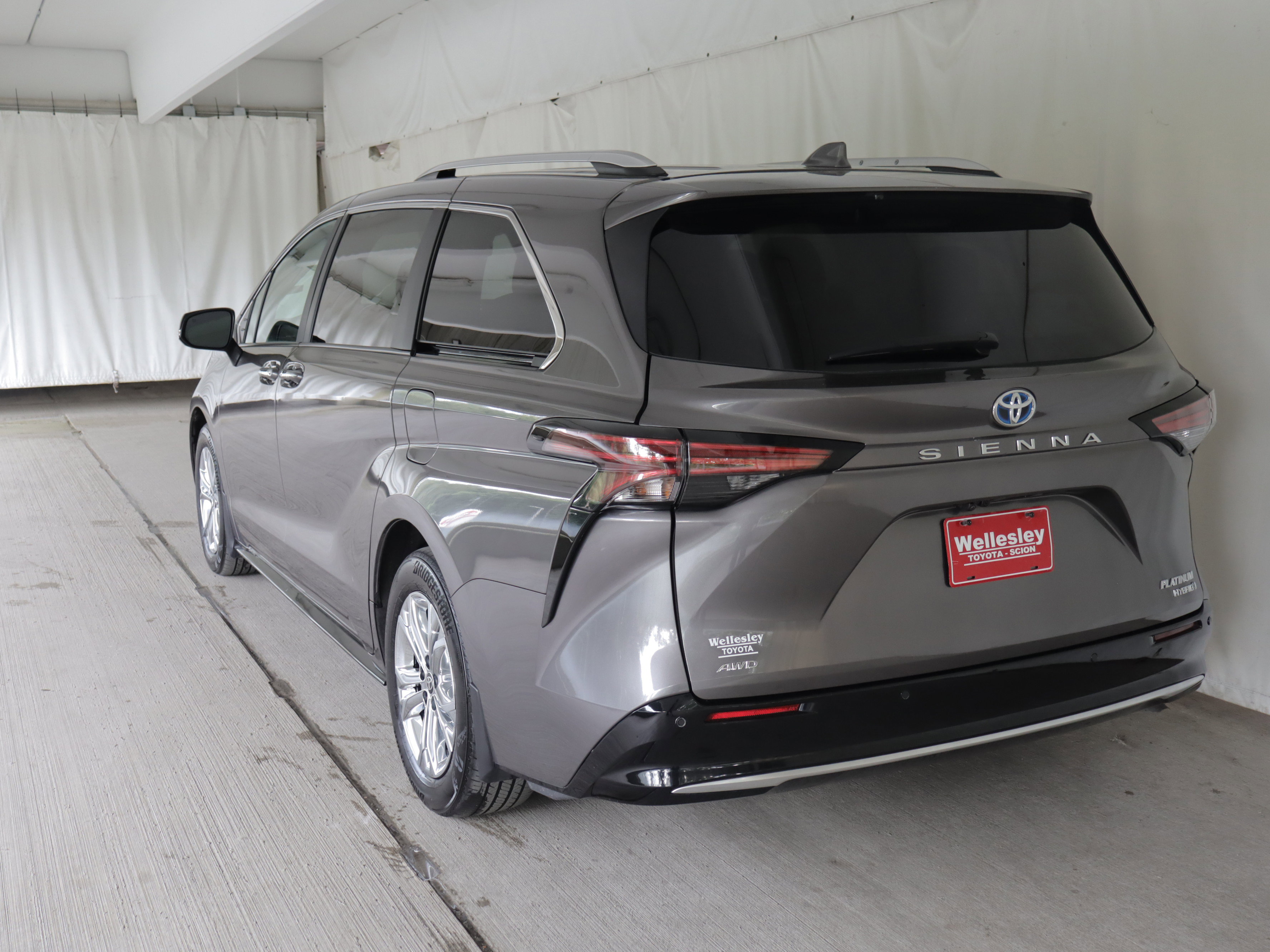 Used 2024 Toyota Sienna Platinum AWD/4WD image 26