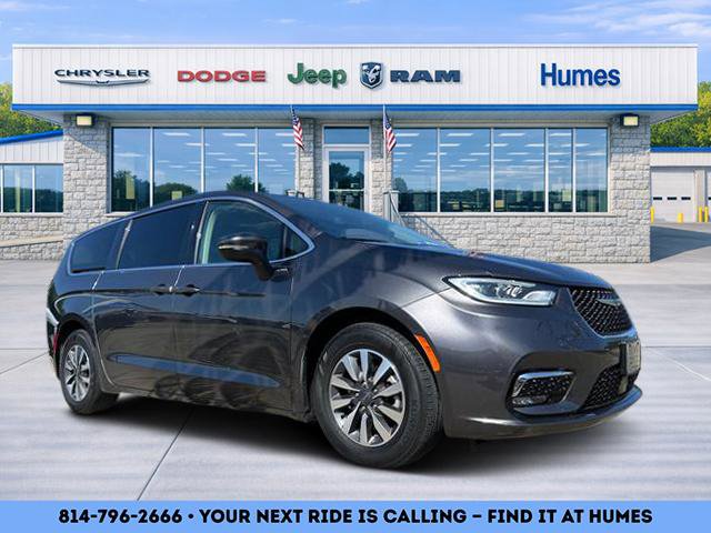 Certified 2023 Chrysler Pacifica Touring-L image 1