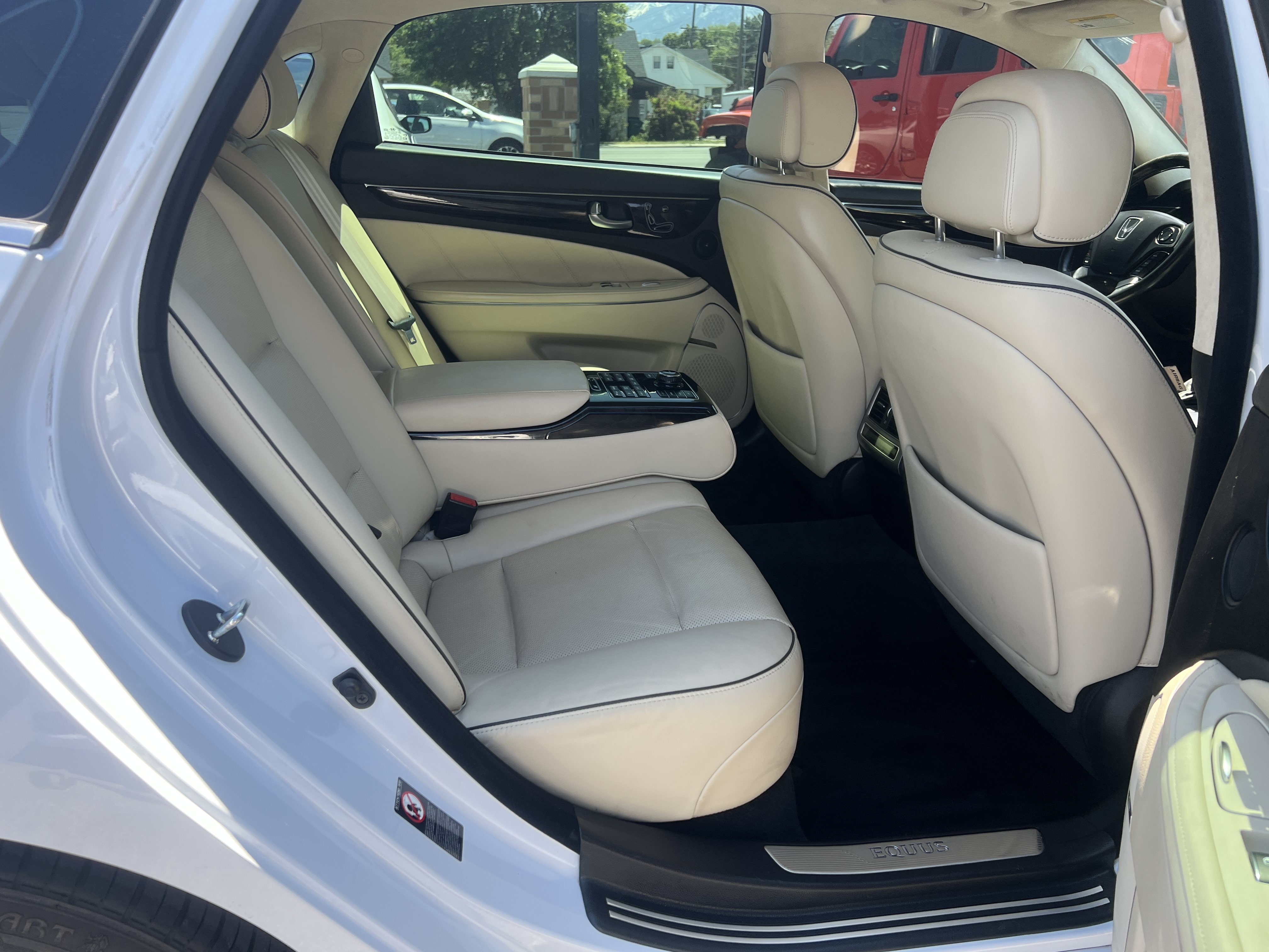 Used 2016 Hyundai Equus Signature RWD image 9