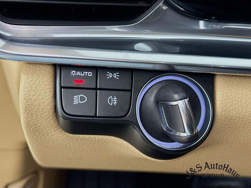 Used 2023 Porsche Panamera 4 image 10