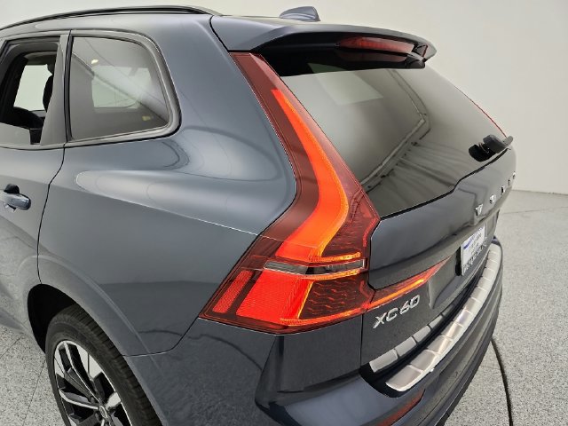 New 2027 Volvo XC60 T8 Plus AWD/4WD image 39
