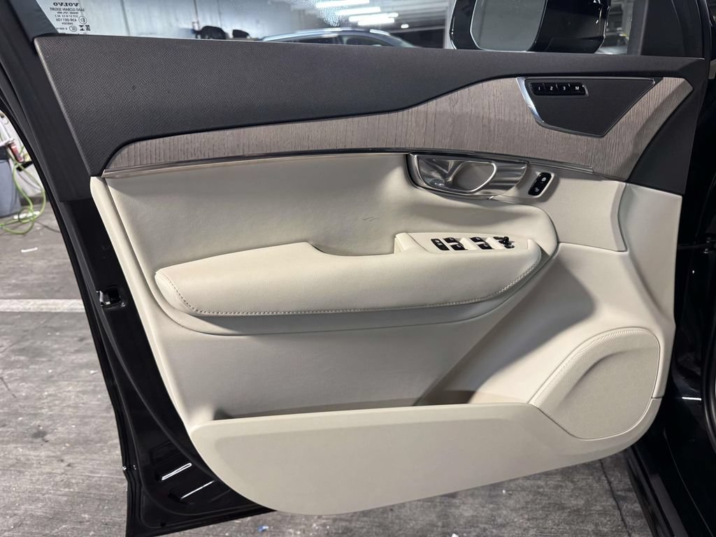Used 2023 Volvo XC90 B6 Plus AWD/4WD image 12