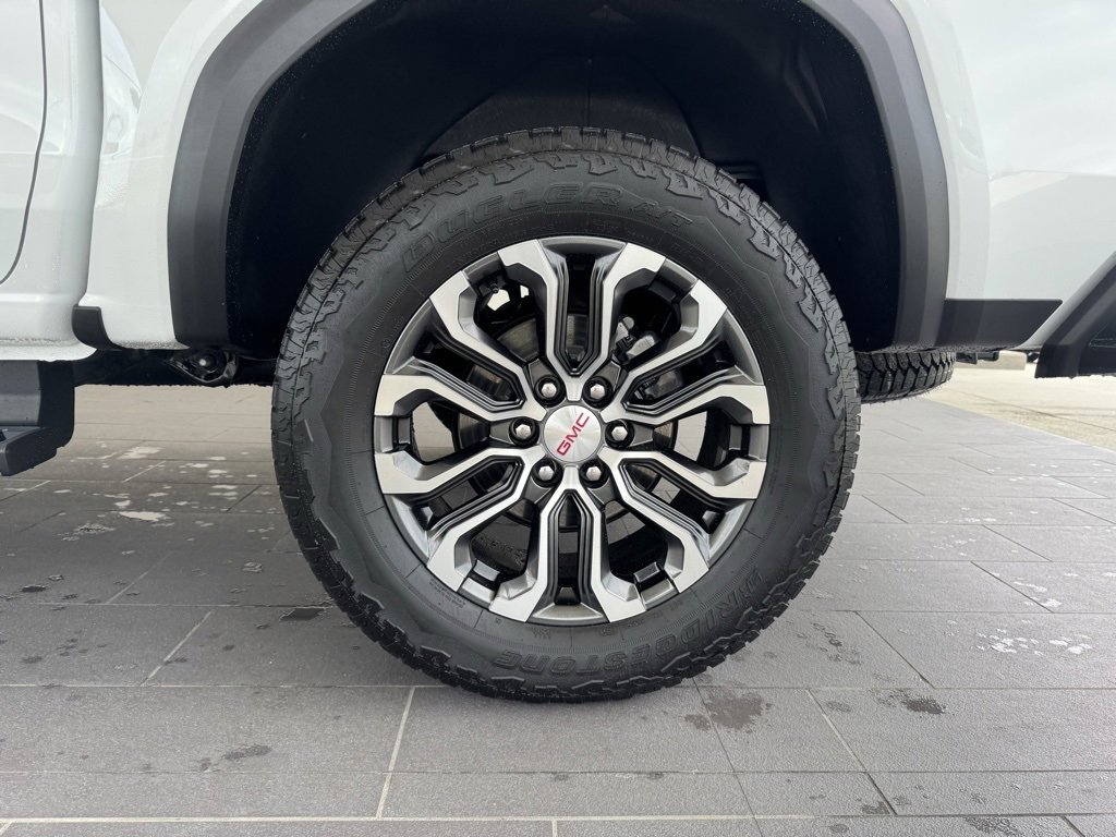 Used 2025 GMC Canyon Denali image 10