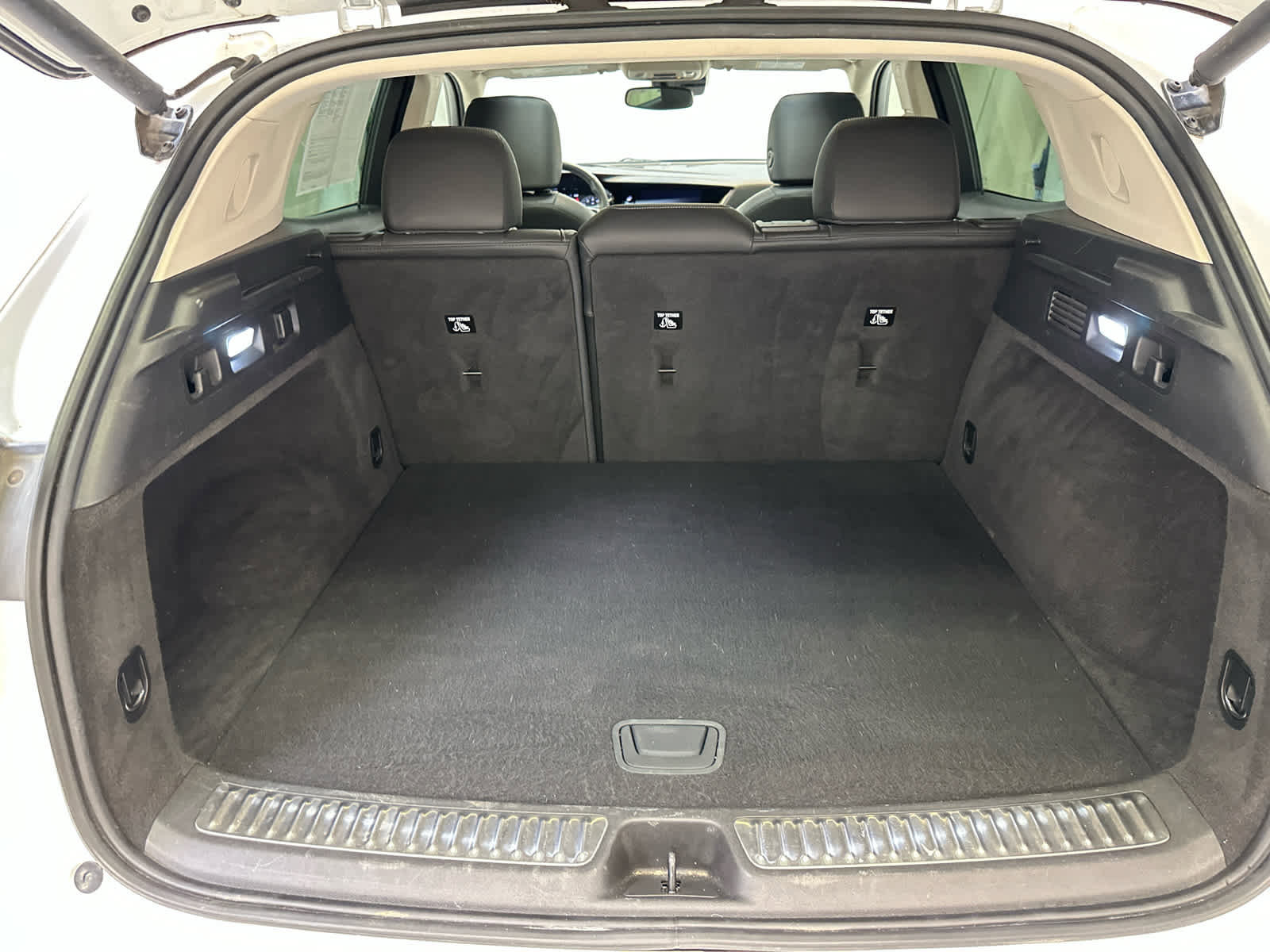 Used 2021 Buick Envision Essence w/ Technology Package I AWD/4WD image 25