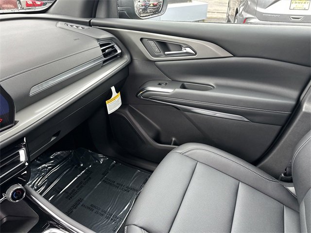 New 2025 Chevrolet Traverse LT w/ Driver Confidence Package image 24