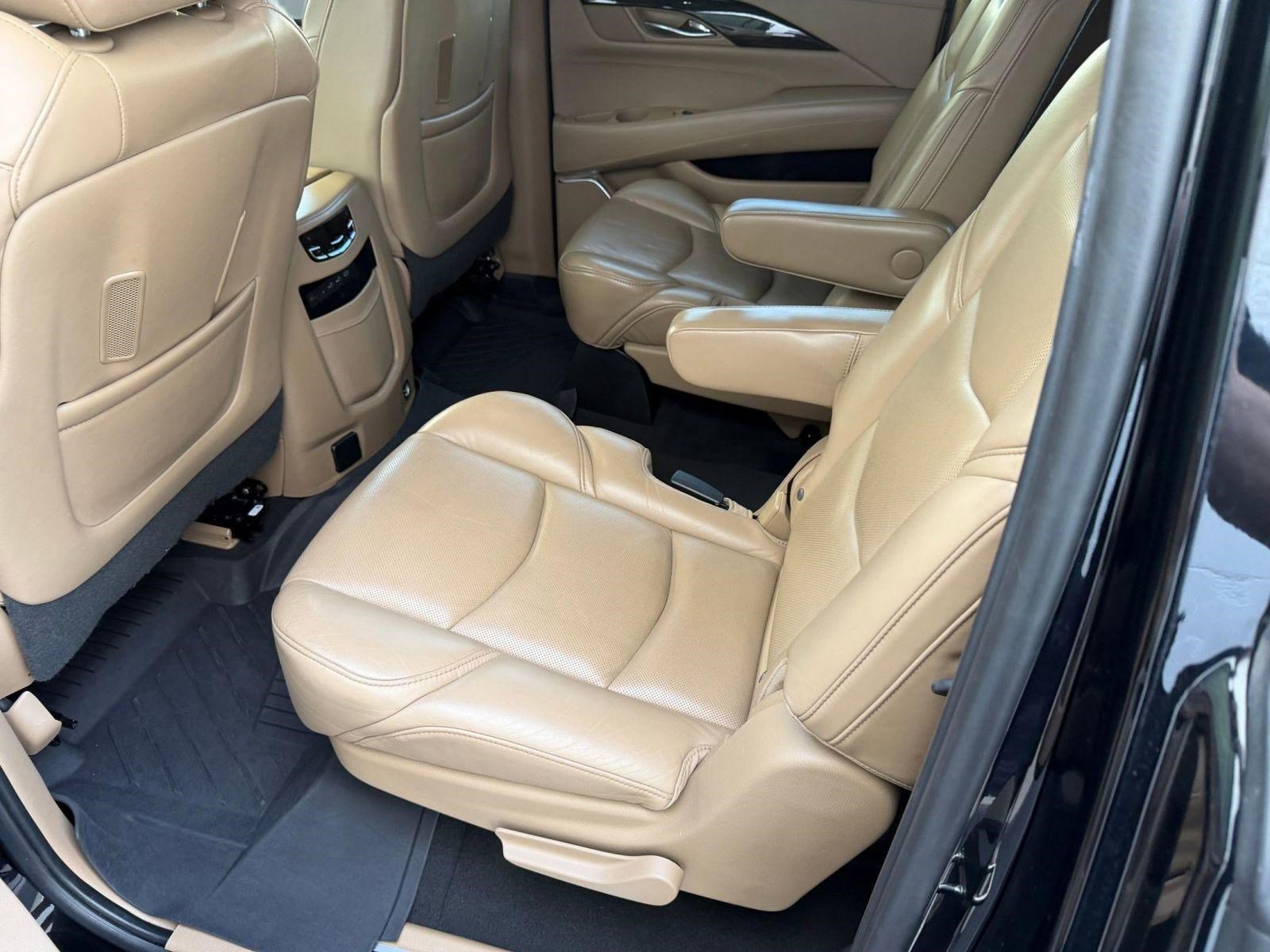 Used 2019 Cadillac Escalade ESV Platinum image 14