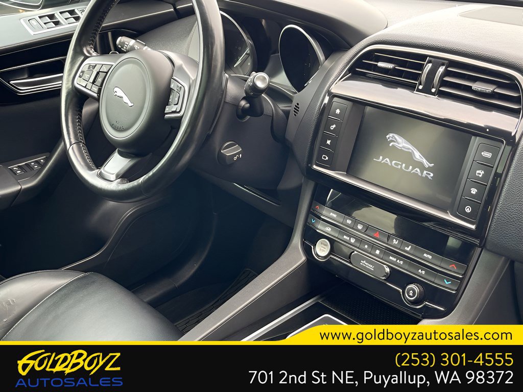 Used 2018 Jaguar F-PACE Premium image 27