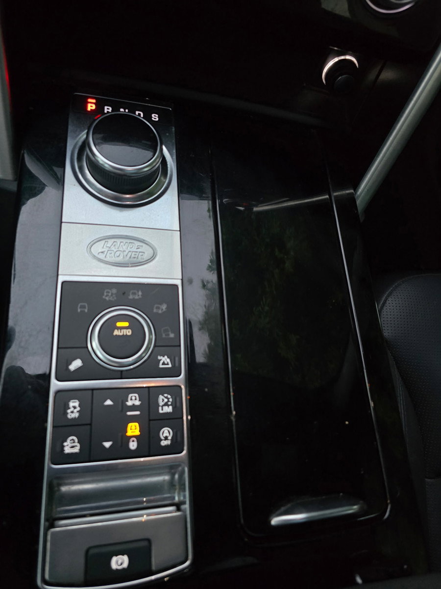 Used 2018 Land Rover Discovery HSE AWD/4WD image 24