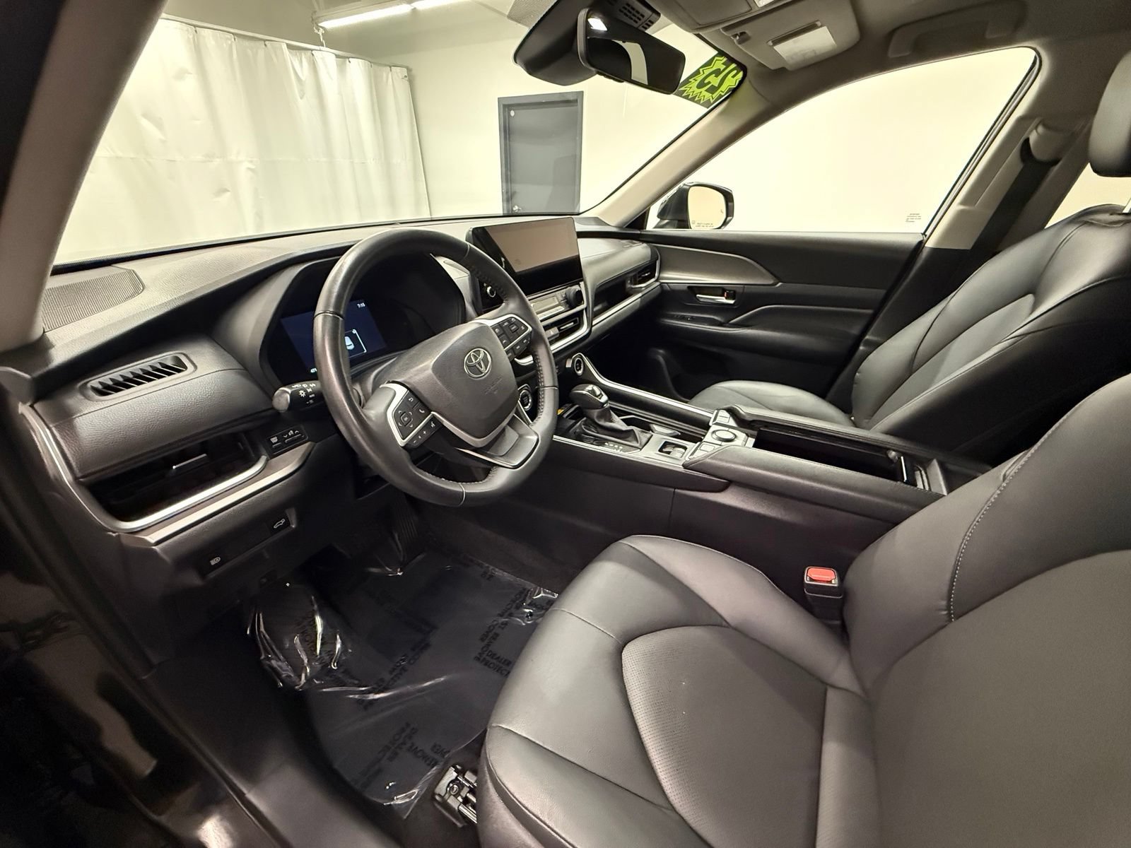 Used 2025 Toyota Grand Highlander AWD image 11