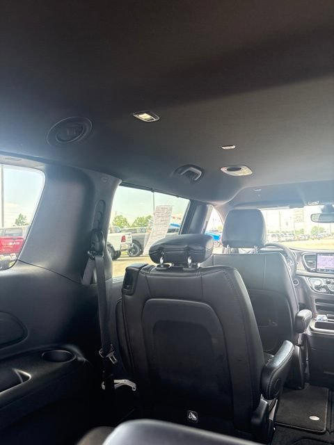 Used 2025 Chrysler Pacifica Select AWD/4WD image 26