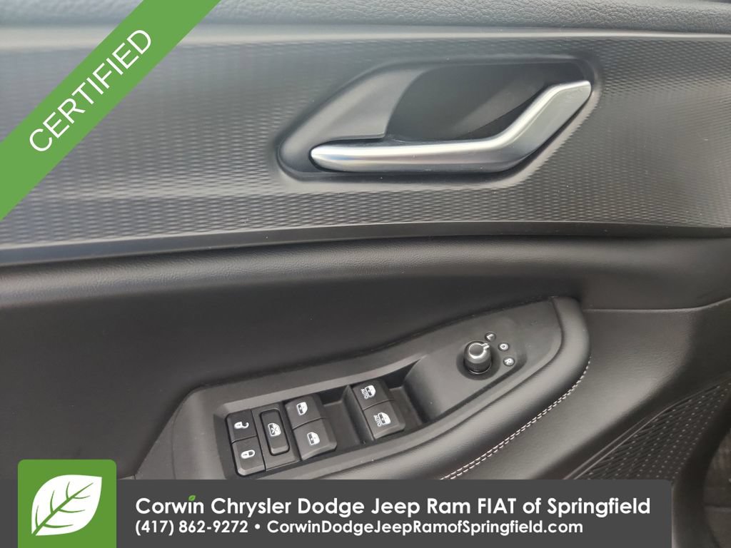 Used 2023 Jeep Grand Cherokee Laredo AWD/4WD image 20