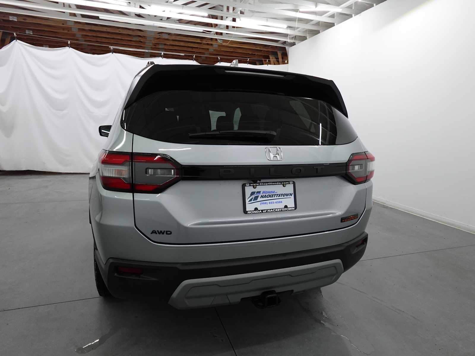 Certified 2025 Honda Pilot TrailSport image 7