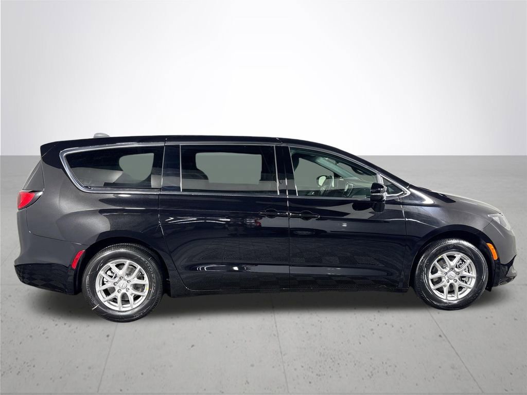 New 2026 Chrysler Voyager LX FWD image 5