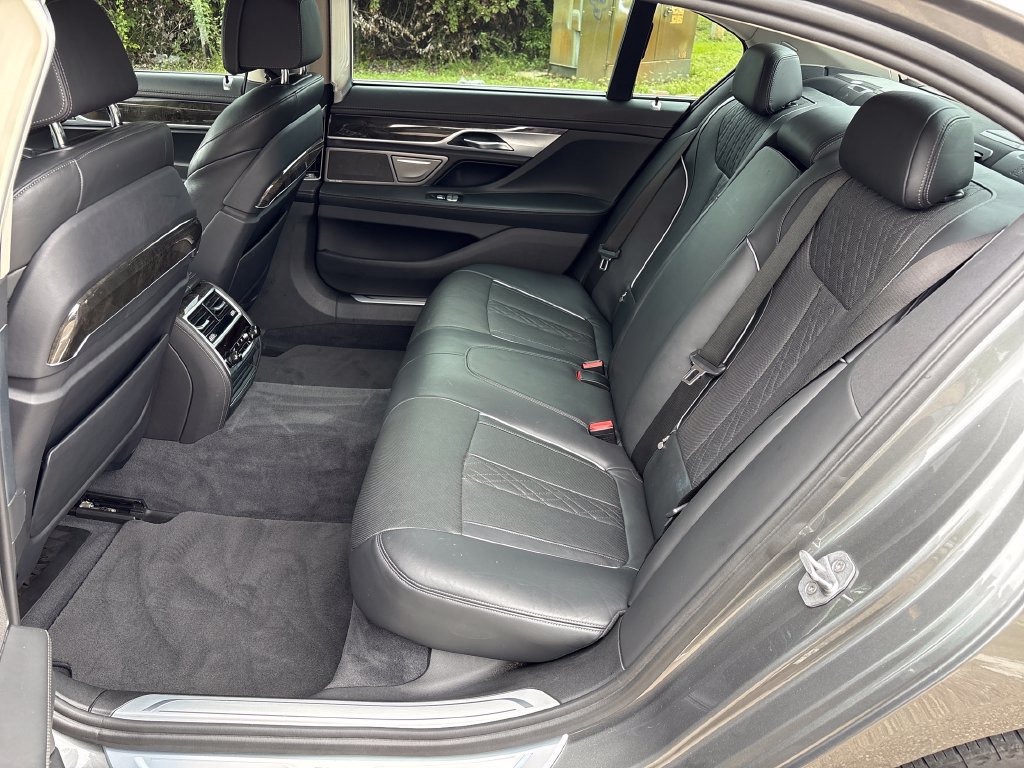 Used 2017 BMW 740i RWD image 31