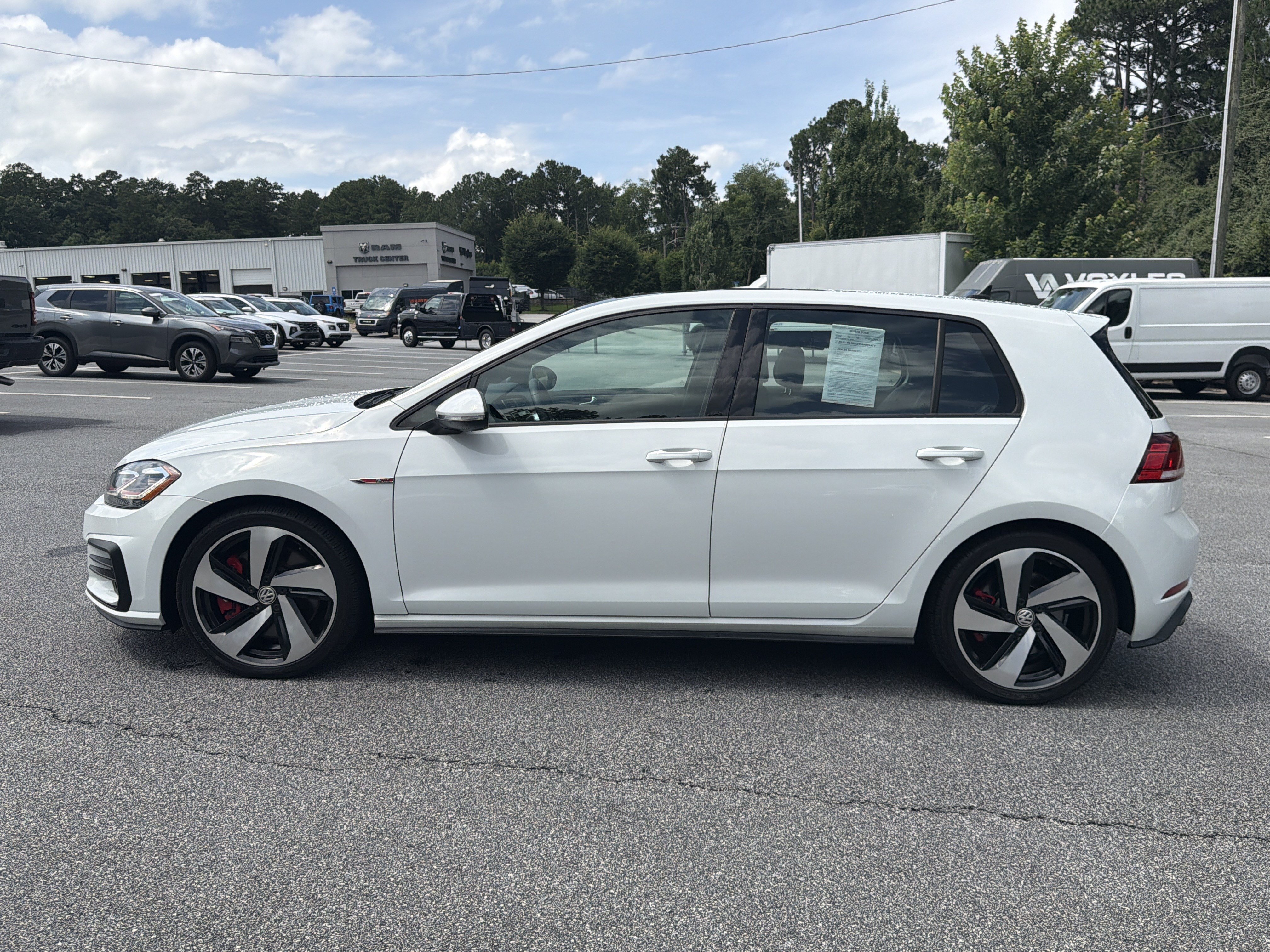 Used 2018 Volkswagen GTI SE FWD image 4