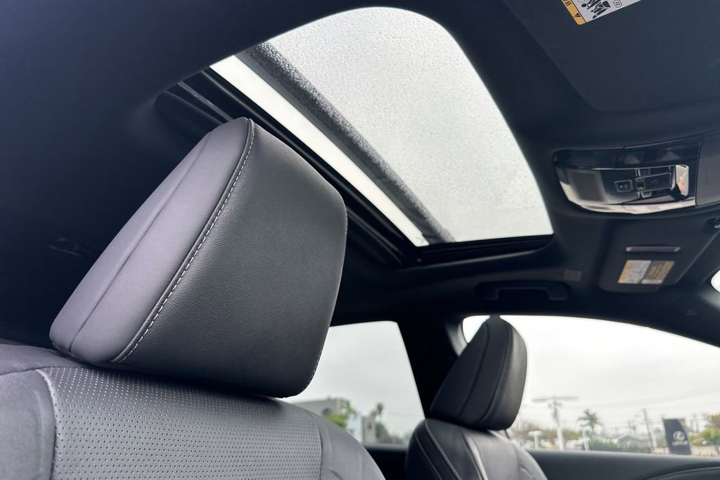 Certified 2025 Lexus RX 350 w/ Convenience Package image 17