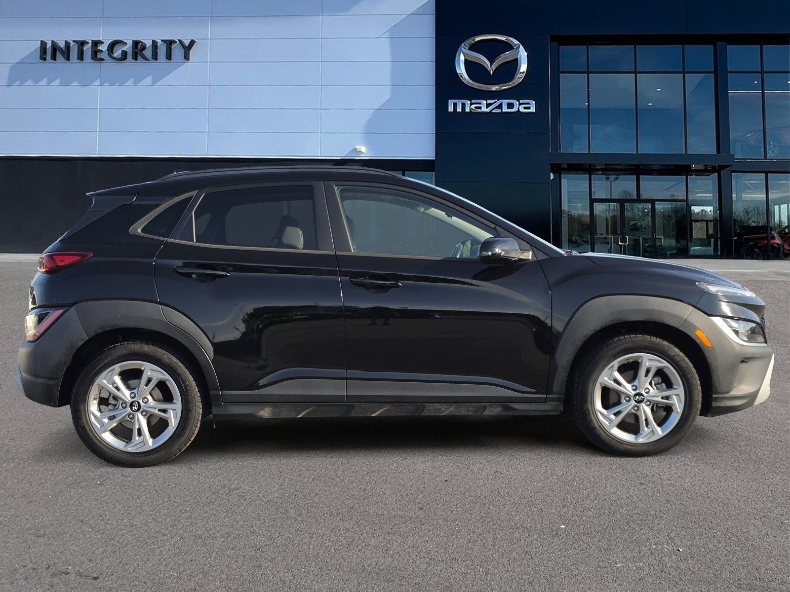 Used 2022 Hyundai Kona SEL w/ Convenience Package FWD image 3