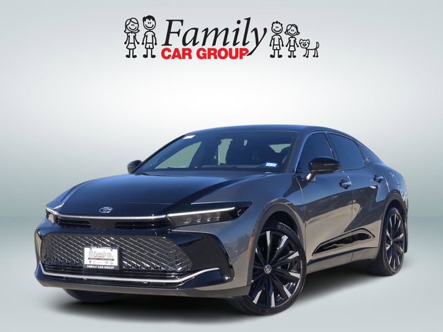 Used 2025 Toyota Crown Platinum AWD/4WD image 1