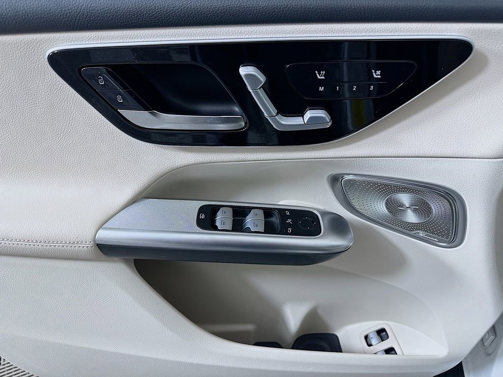 Used 2025 Mercedes-Benz GLC 350e GLC 350e image 18