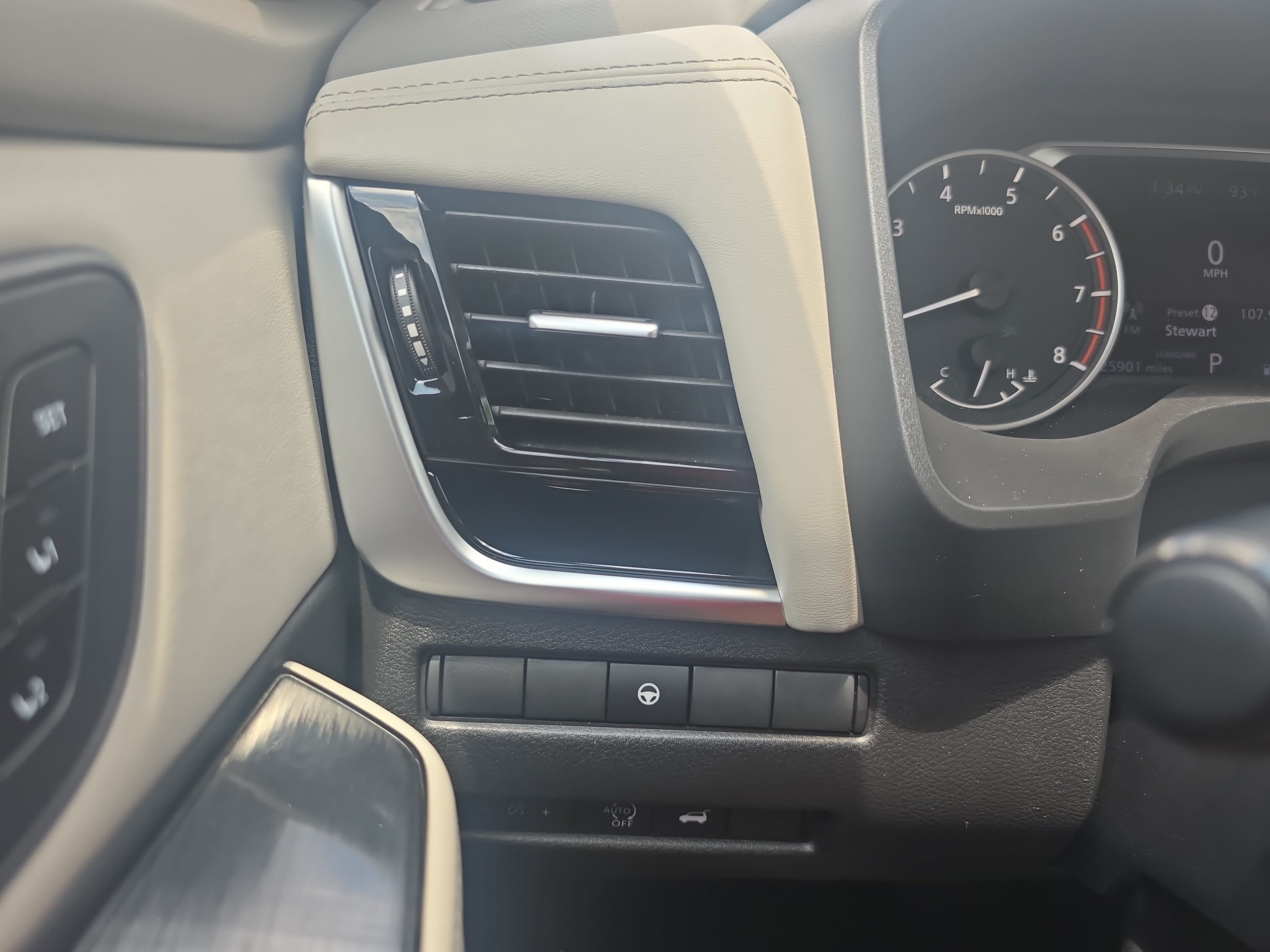 Used 2023 Nissan Rogue SL FWD image 24