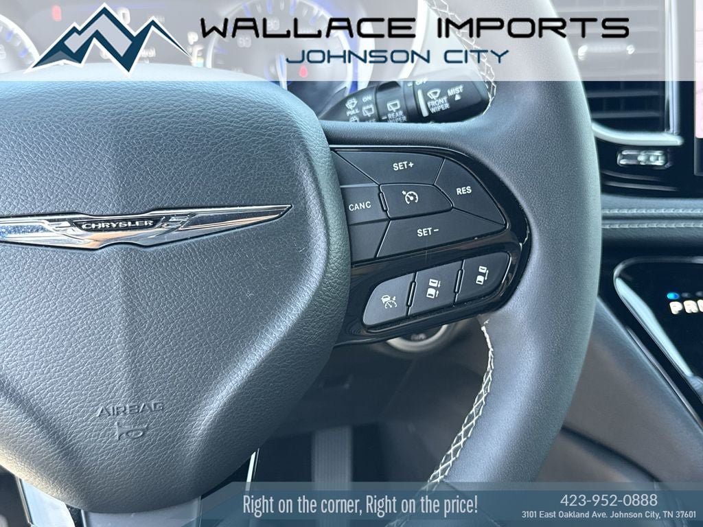 Used 2025 Chrysler Pacifica Limited FWD image 31