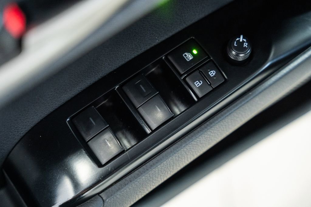 Used 2025 Toyota Camry LE image 32