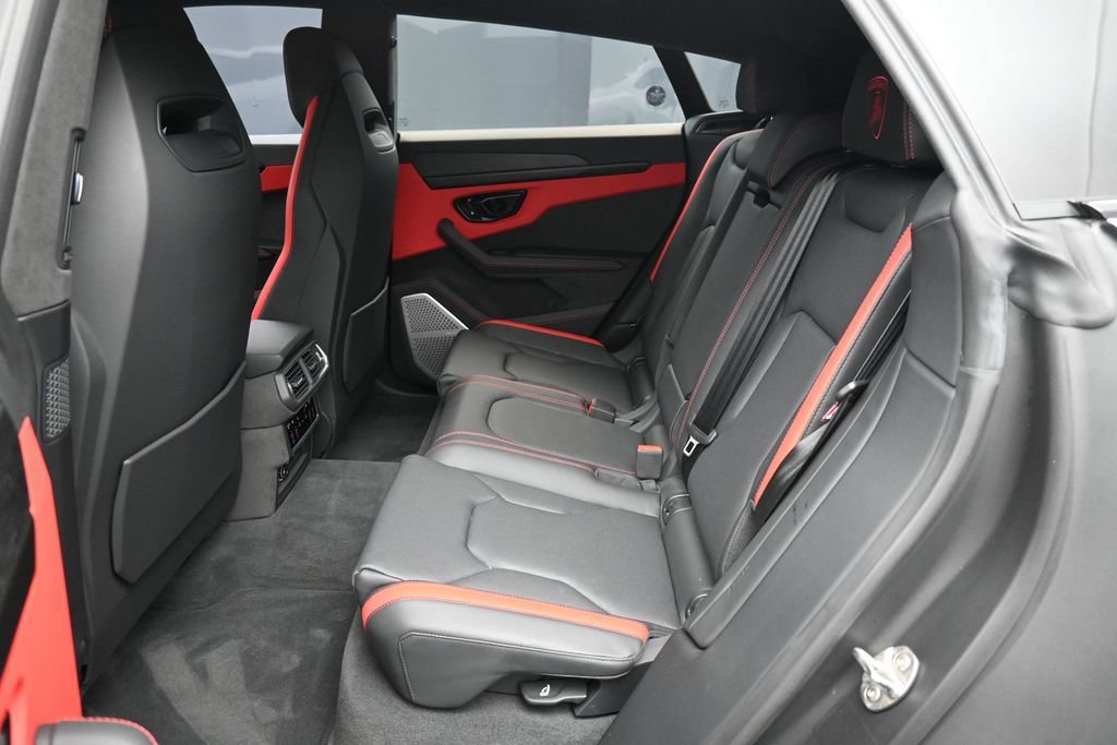 Used 2025 Lamborghini Urus SE AWD/4WD image 28