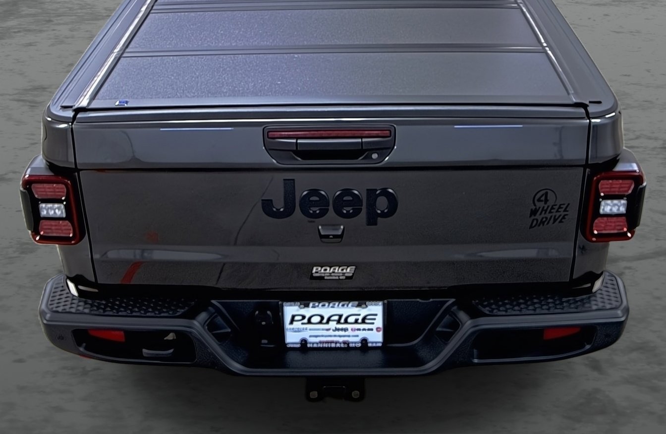 Used 2024 Jeep Gladiator Willys image 11