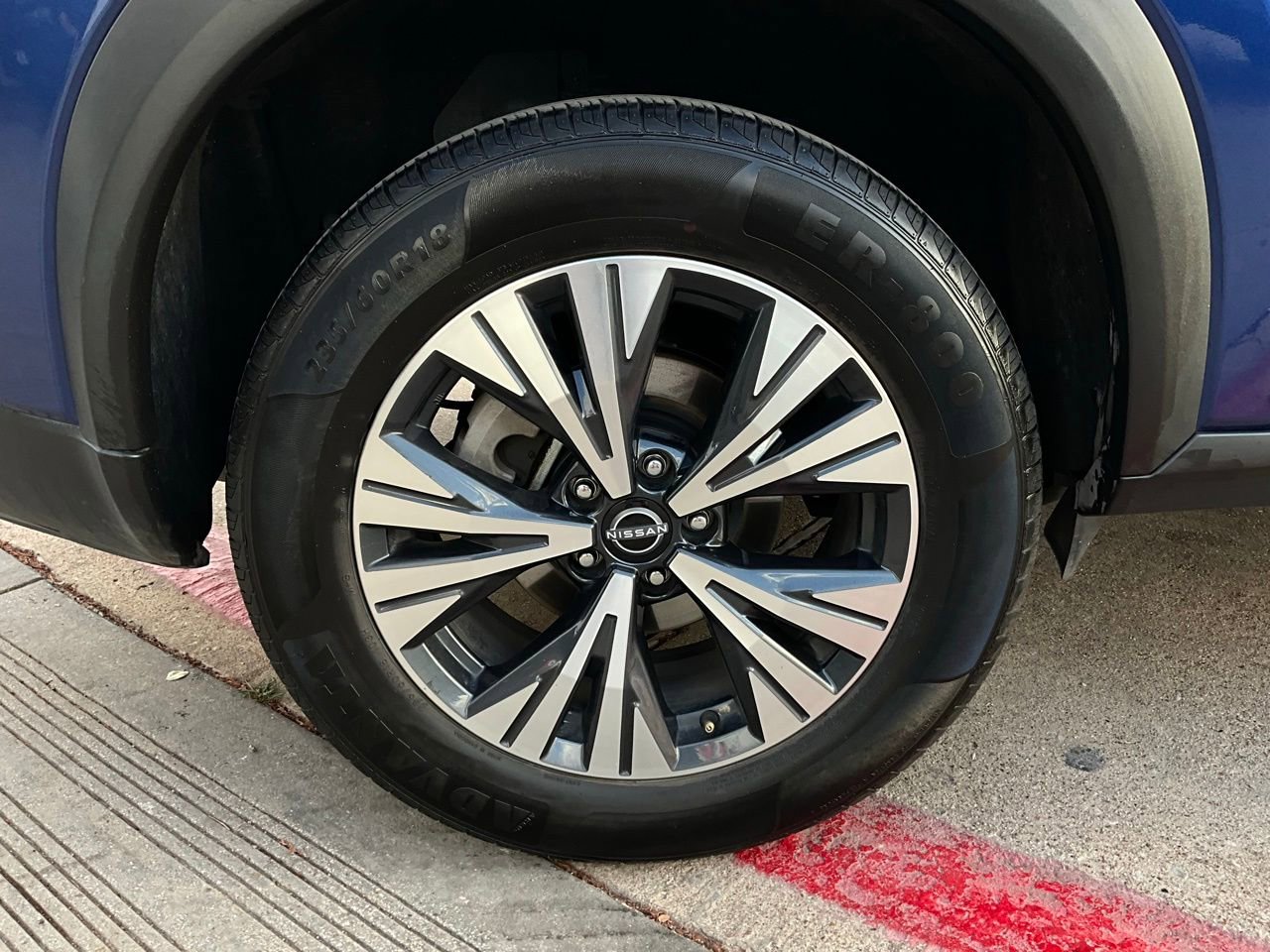 Used 2023 Nissan Rogue SV image 9