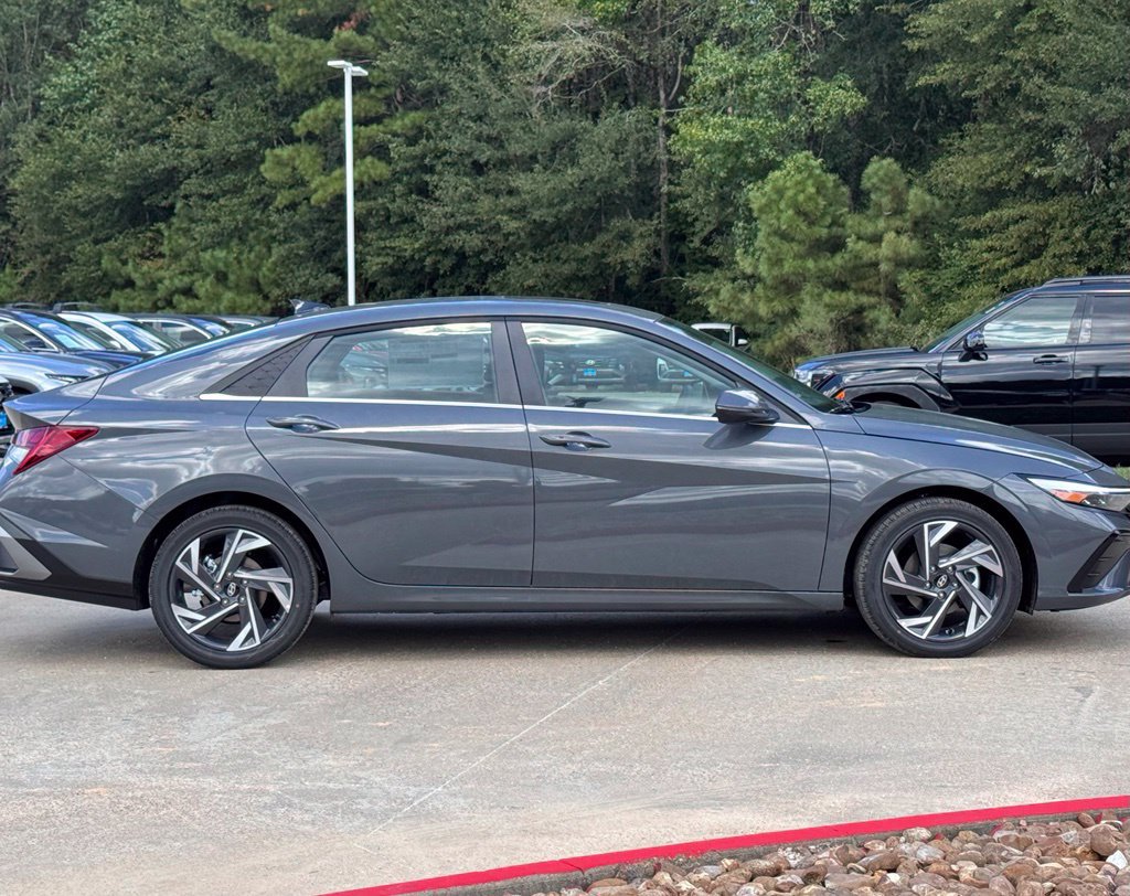 New 2026 Hyundai Elantra Limited FWD image 11