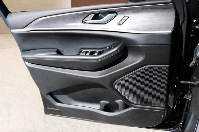 Used 2024 Jeep Grand Cherokee Limited image 11