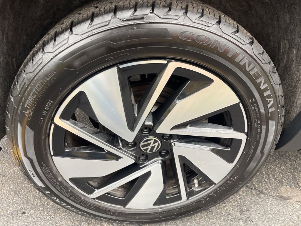 Used 2025 Volkswagen Atlas SE image 29