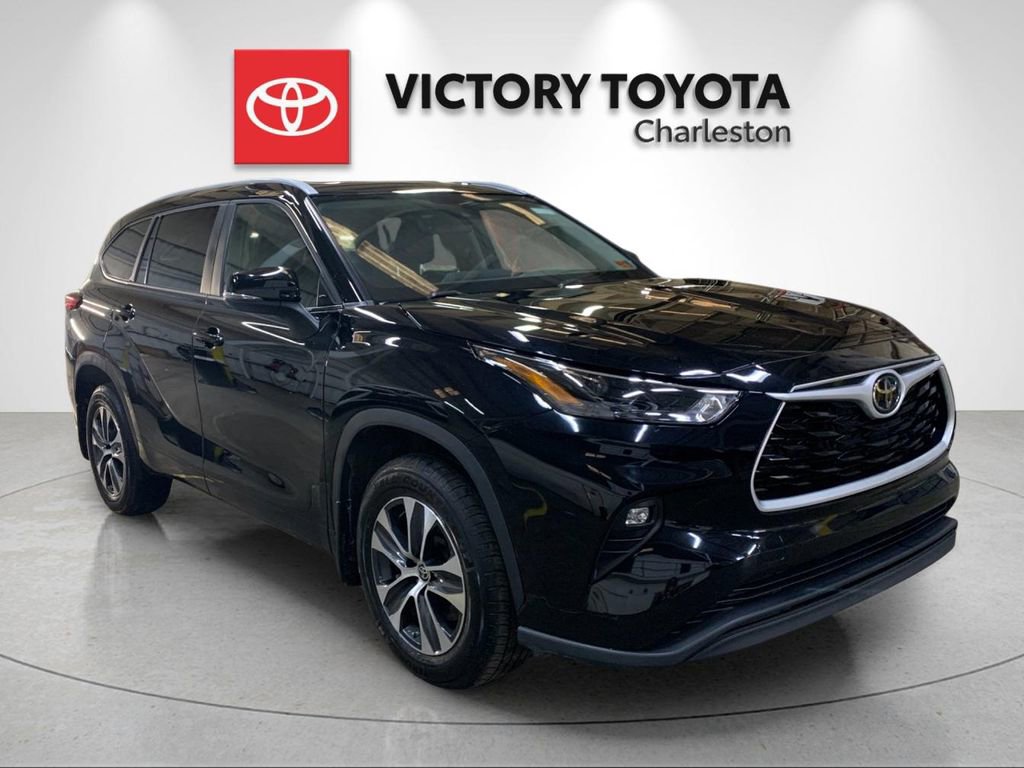 Used 2023 Toyota Highlander XLE image 5