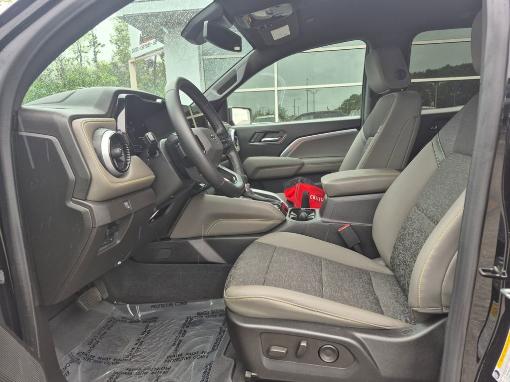 Used 2024 Chevrolet Colorado ZR2 w/ Technology Package AWD/4WD image 2