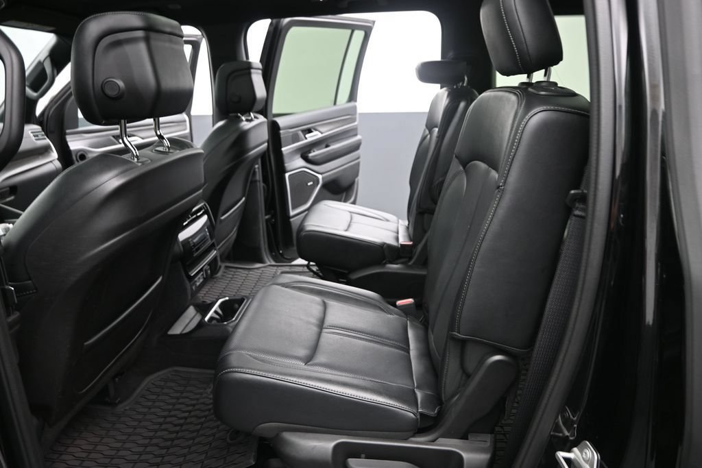 Used 2024 Jeep Wagoneer Series II w/ Premium Group I AWD/4WD image 19
