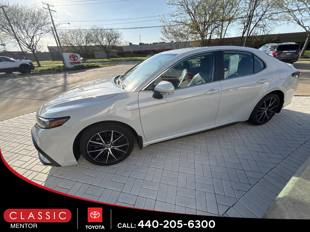 Used 2023 Toyota Camry SE w/ Convenience Package FWD image 2