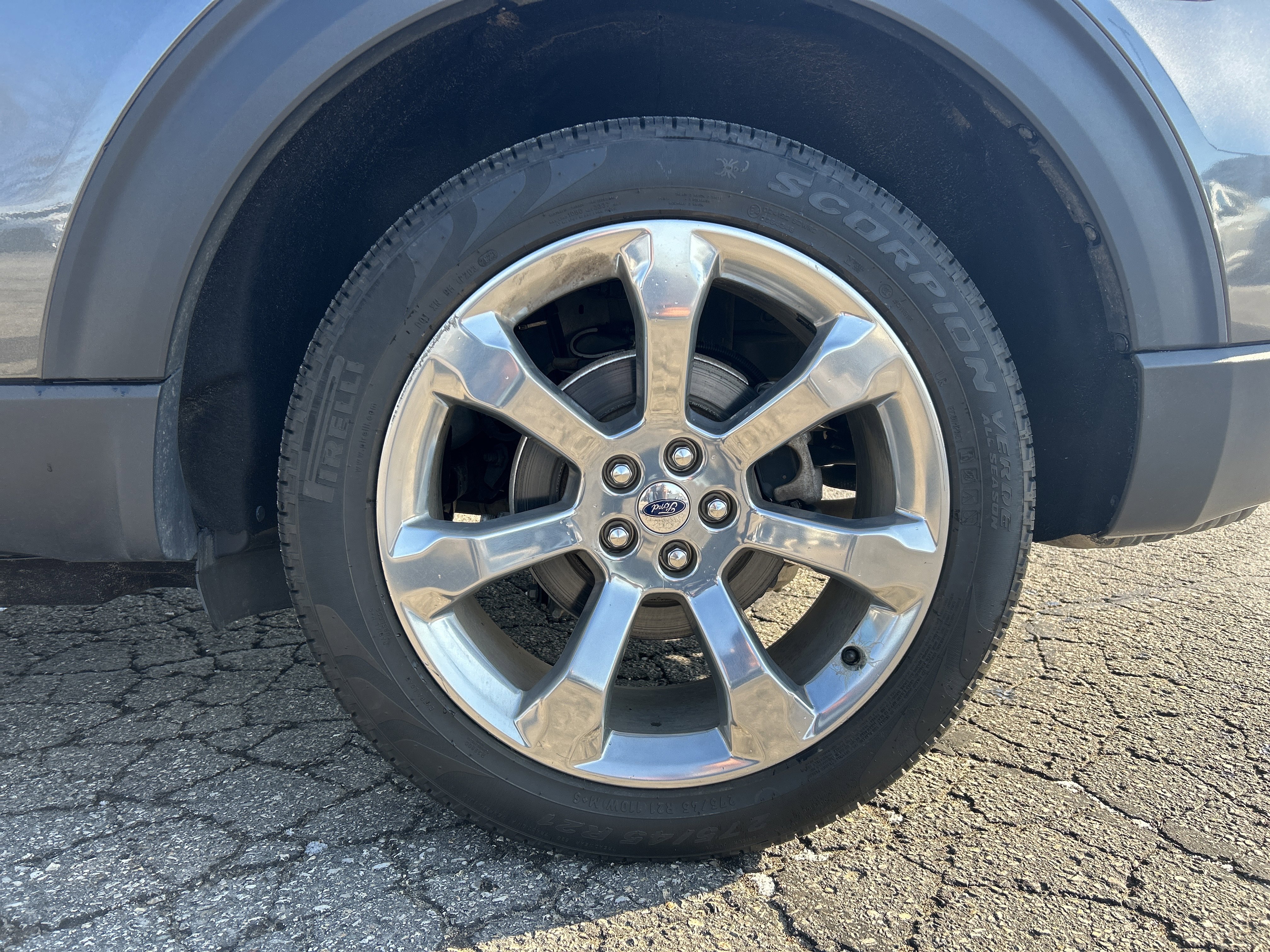 Used 2020 Ford Explorer Platinum w/ Premium Technology Package image 27