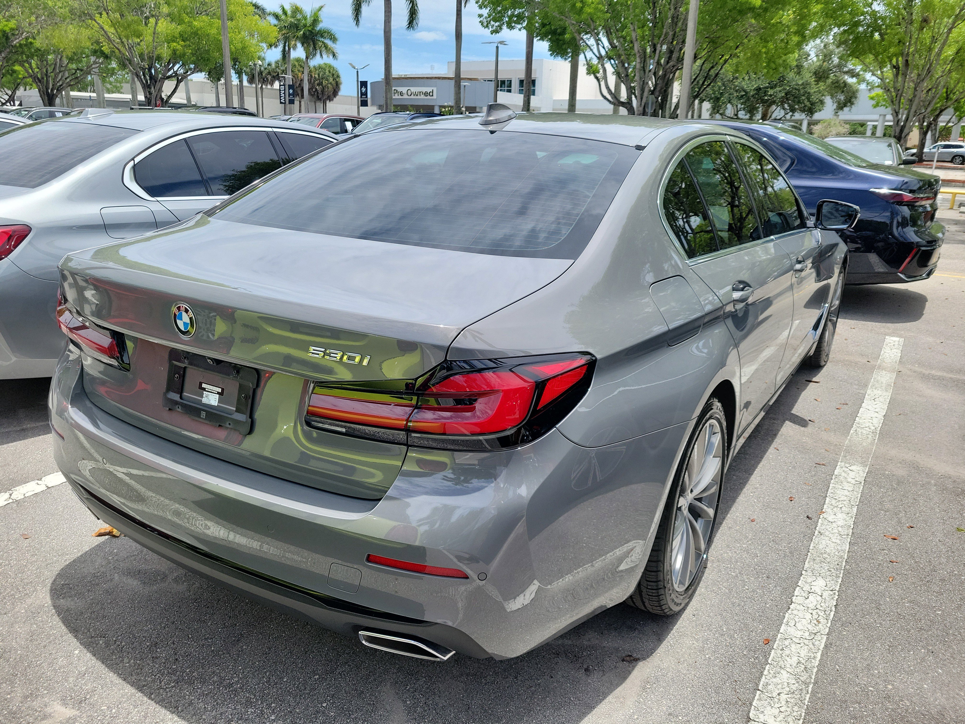 Used 2022 BMW 530i w/ Premium Package RWD image 4