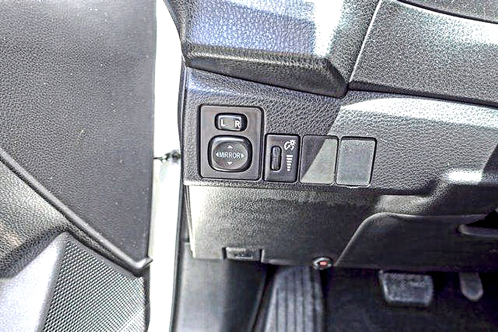 Used 2015 Toyota Corolla L FWD image 12
