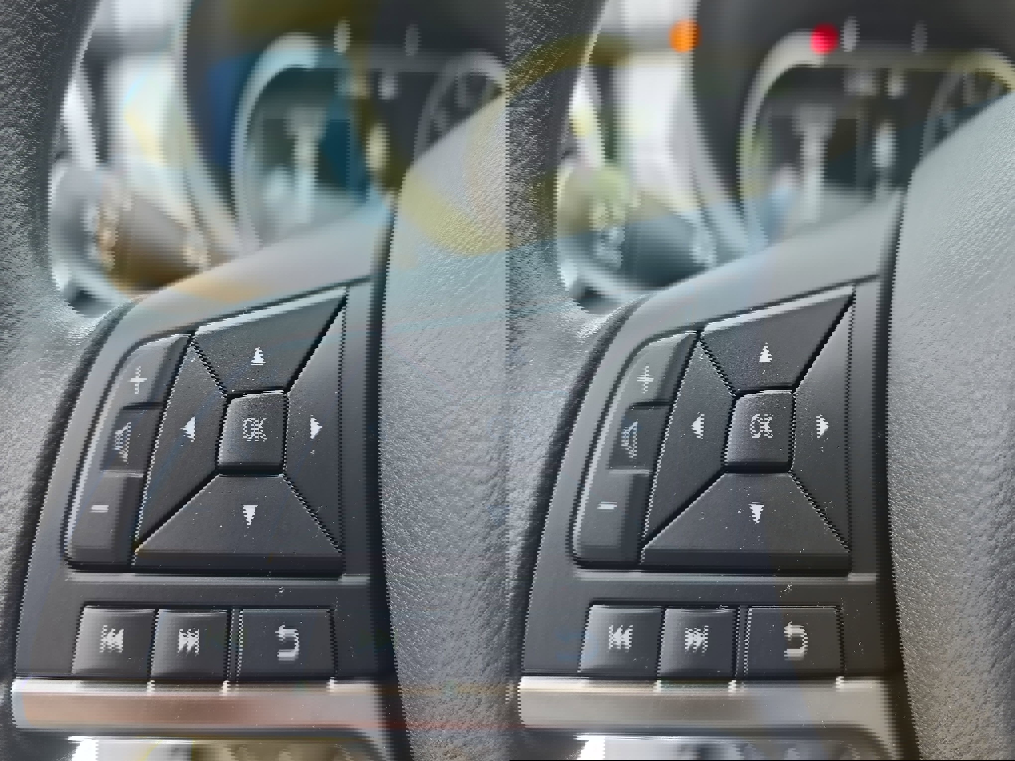 Used 2025 Nissan Versa SV w/ Trunk Package image 15