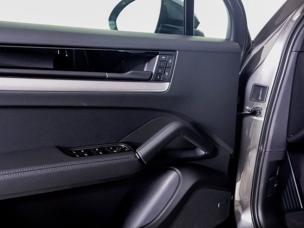 Certified 2025 Porsche Cayenne image 20