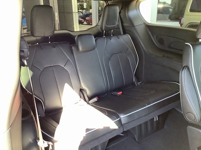 New 2026 Chrysler Pacifica Limited image 35