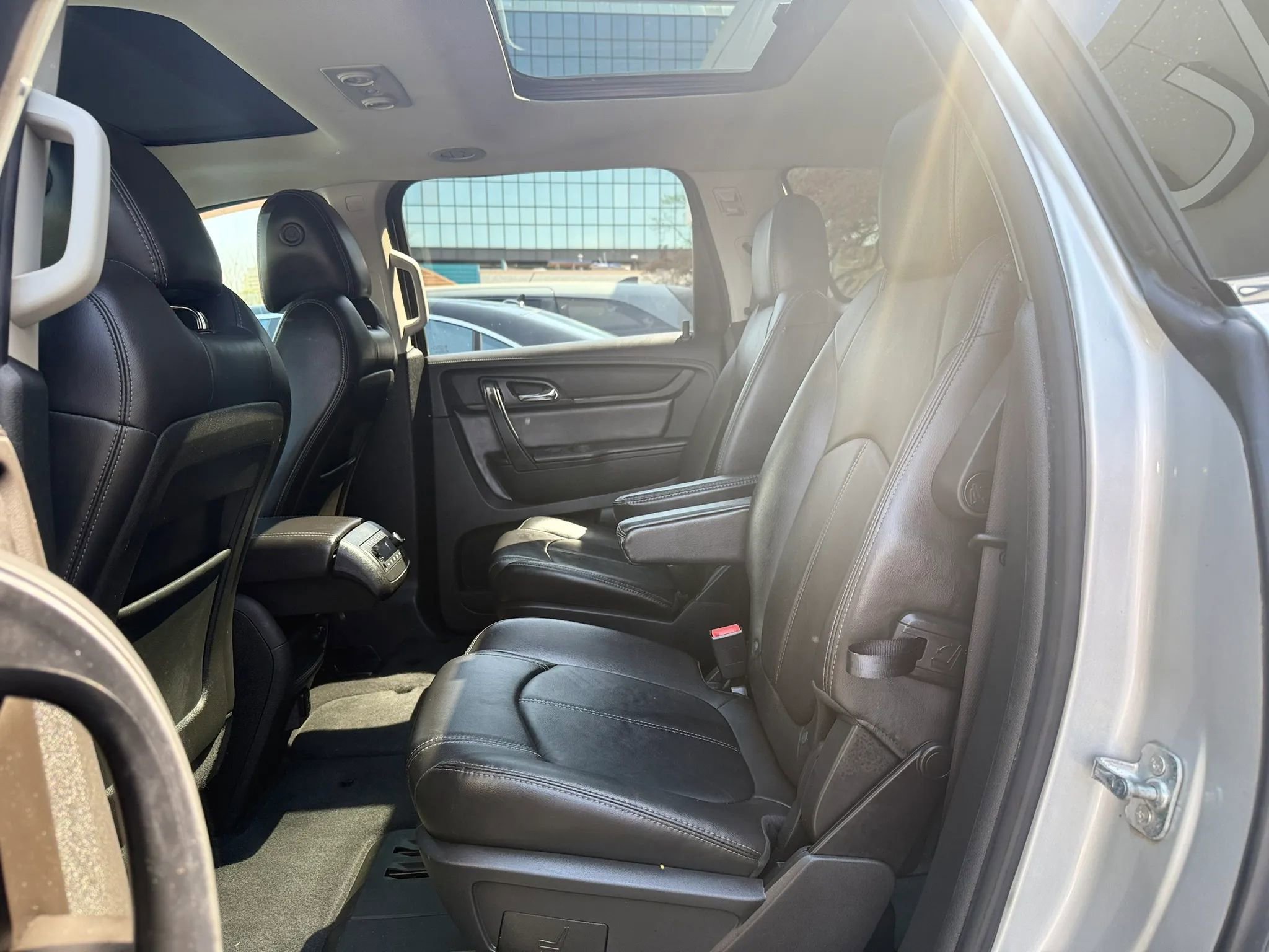 Used 2017 Chevrolet Traverse LT image 28