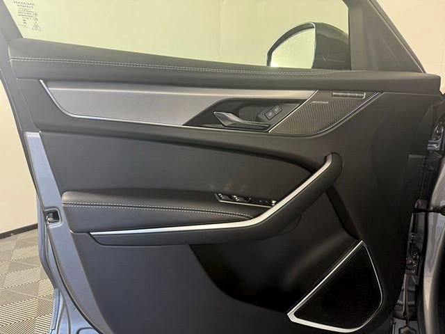 Certified 2025 Jaguar F-PACE R-Dynamic S image 10