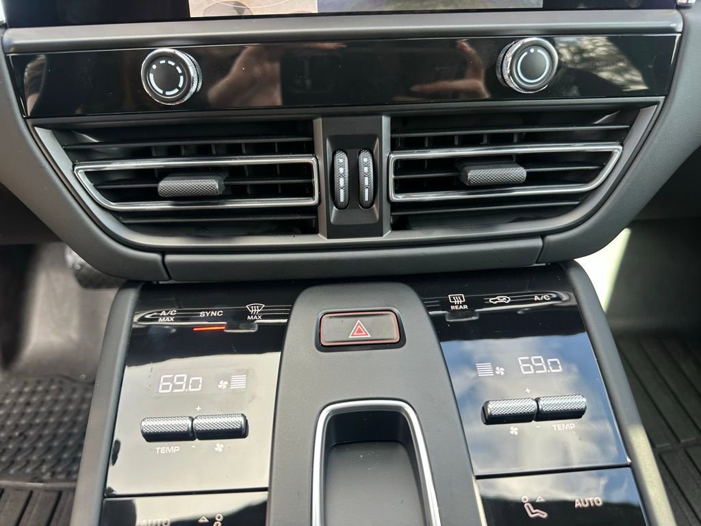 Certified 2026 Porsche Macan GTS image 25