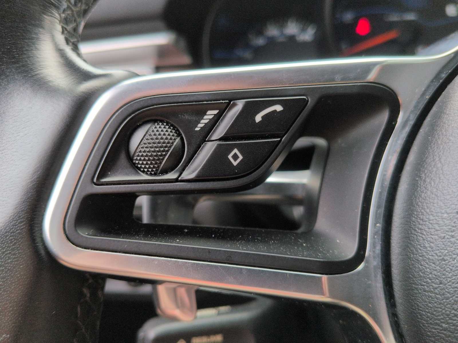Used 2018 Porsche Macan AWD/4WD image 25