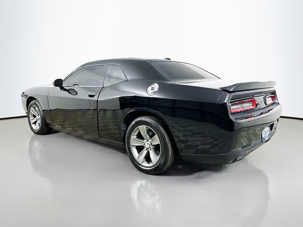 Used 2019 Dodge Challenger SXT image 5