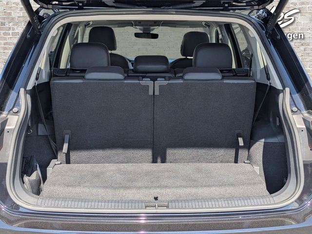 Certified 2023 Volkswagen Tiguan SE w/ Panoramic Sunroof Package FWD image 13
