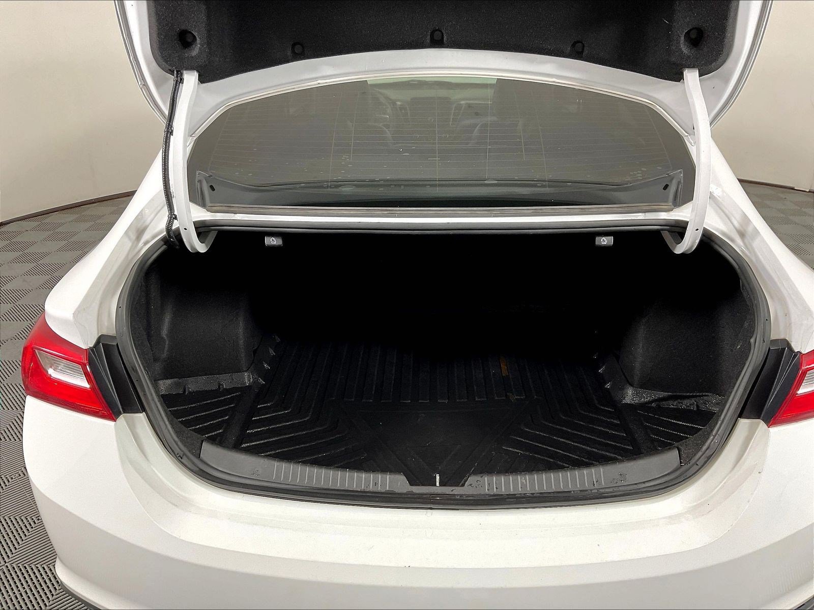 Used 2018 Chevrolet Malibu LS FWD image 35